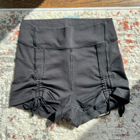 LULULEMON spandex shorts - Picture 2 of 2
